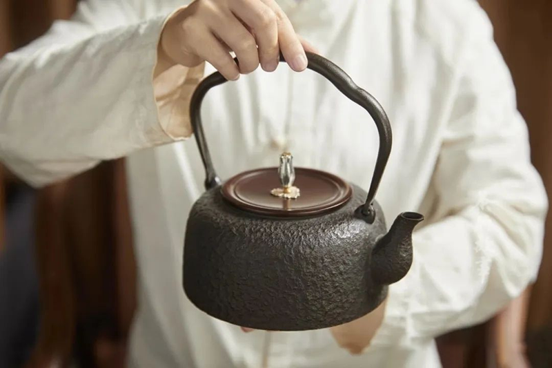 cast iron teapot