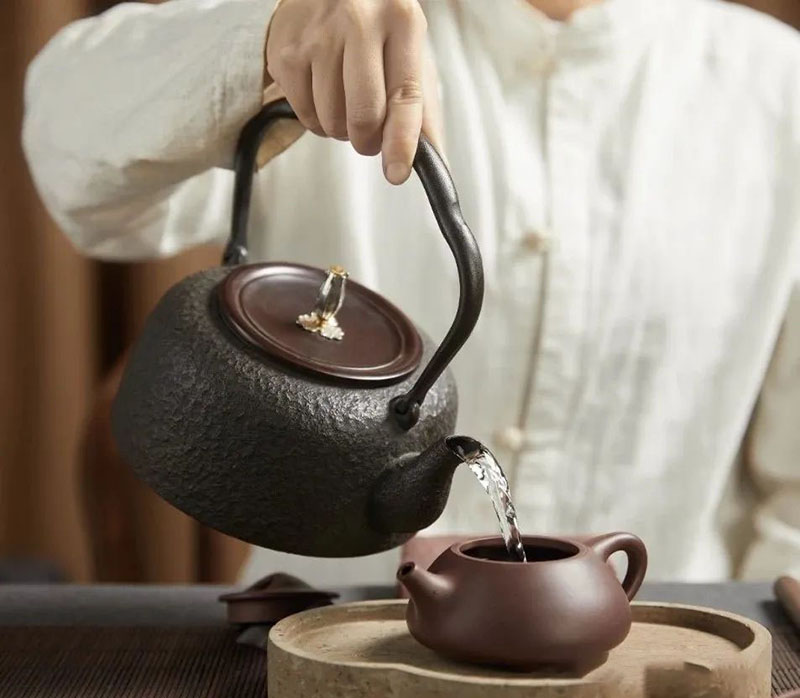 iron tea pot