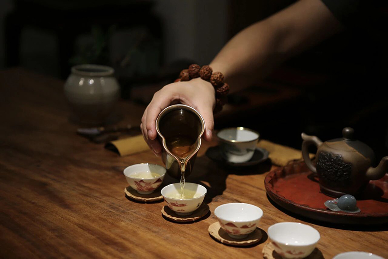 Which equipment is suitable for brewing tea